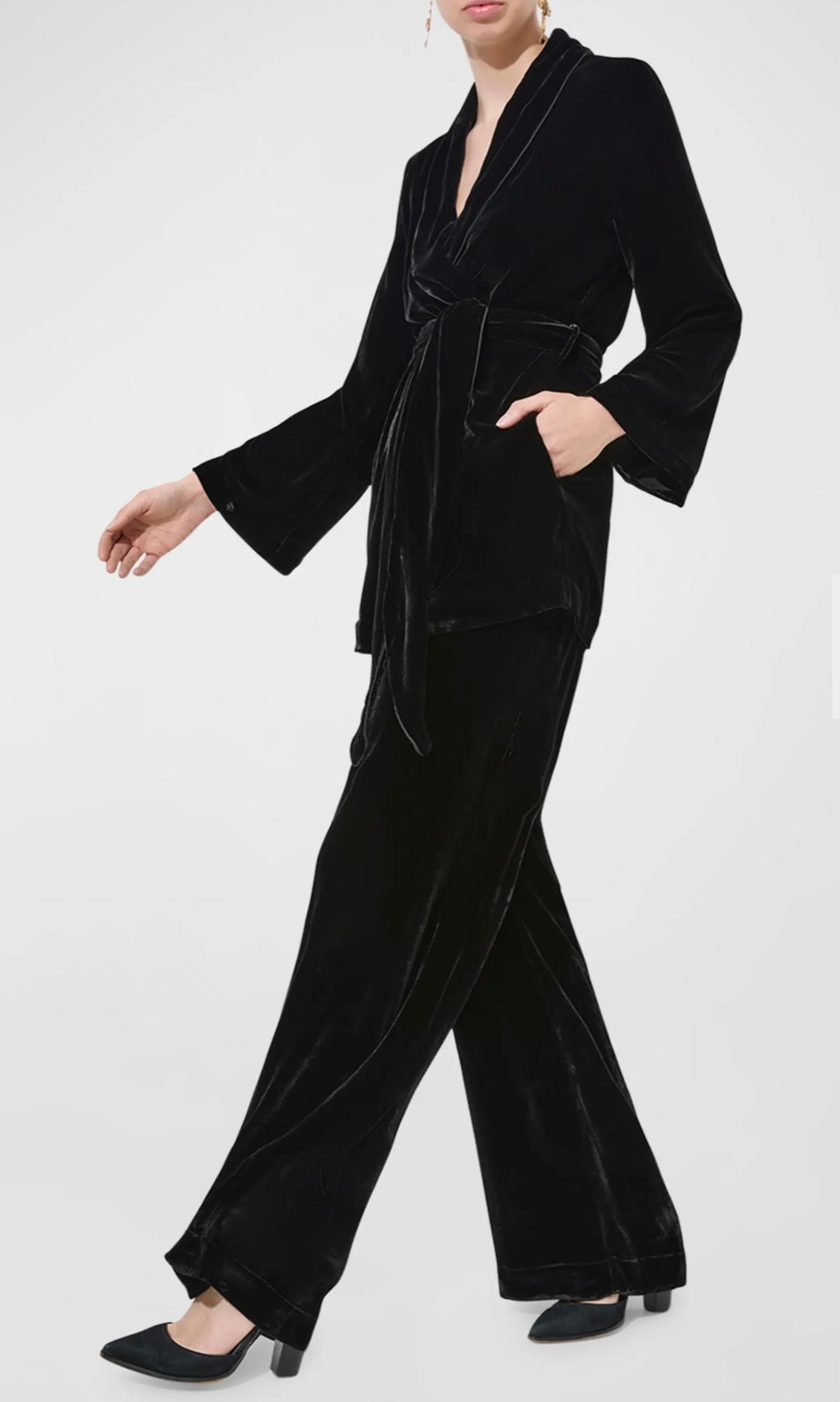 SLEEPING WITH JACQUES
Bon Vivant Shawl-Collar Mini Velvet Robe & Matching Pants