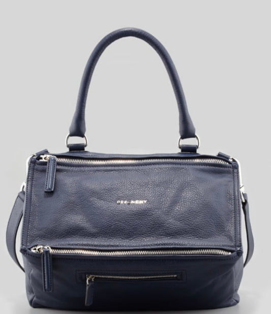 GIVENCHY
Sugar Goatskin Medium Pandora Navy