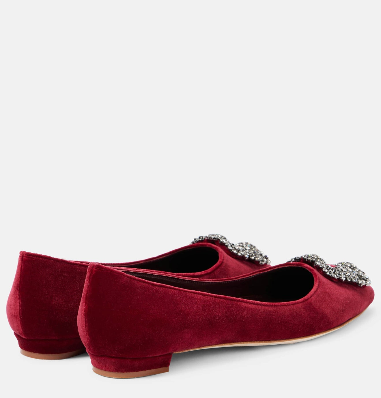 MANOLO BLAHNIK
Hangisi embellished velvet ballet flats