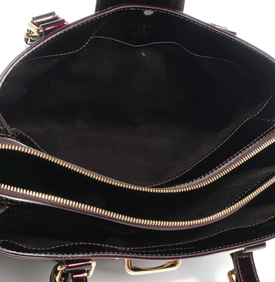 LOUIS VUITTON
Vernis Melrose Avenue Amarante