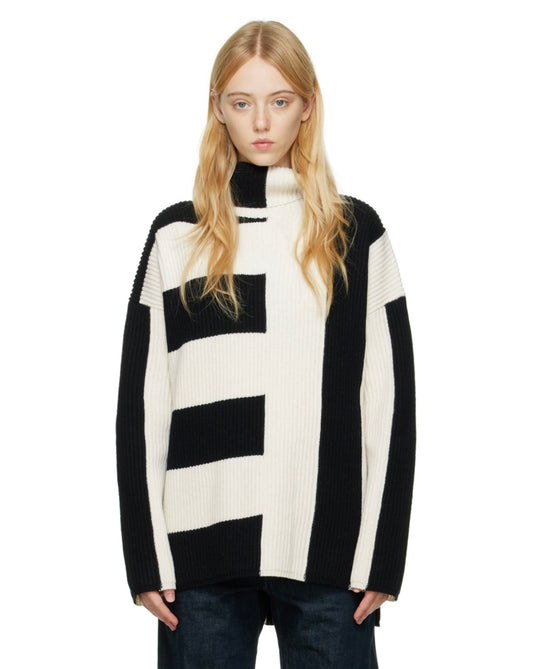 JOSEPH
Black & White Graphic Turtleneck