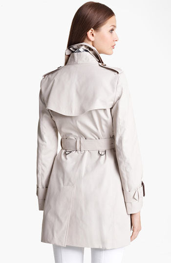 BURBERRY beige trenchcoat with belt, buckles on wrists