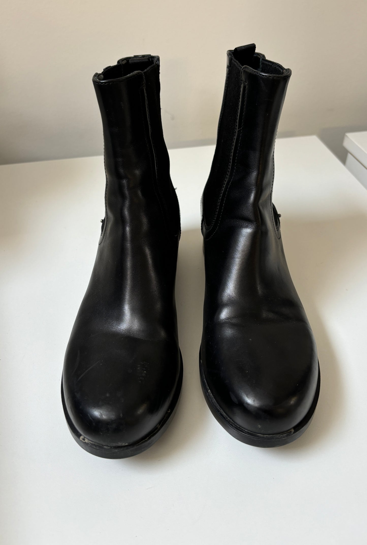 PRADA - LEATHER CHELSEA BOOTS