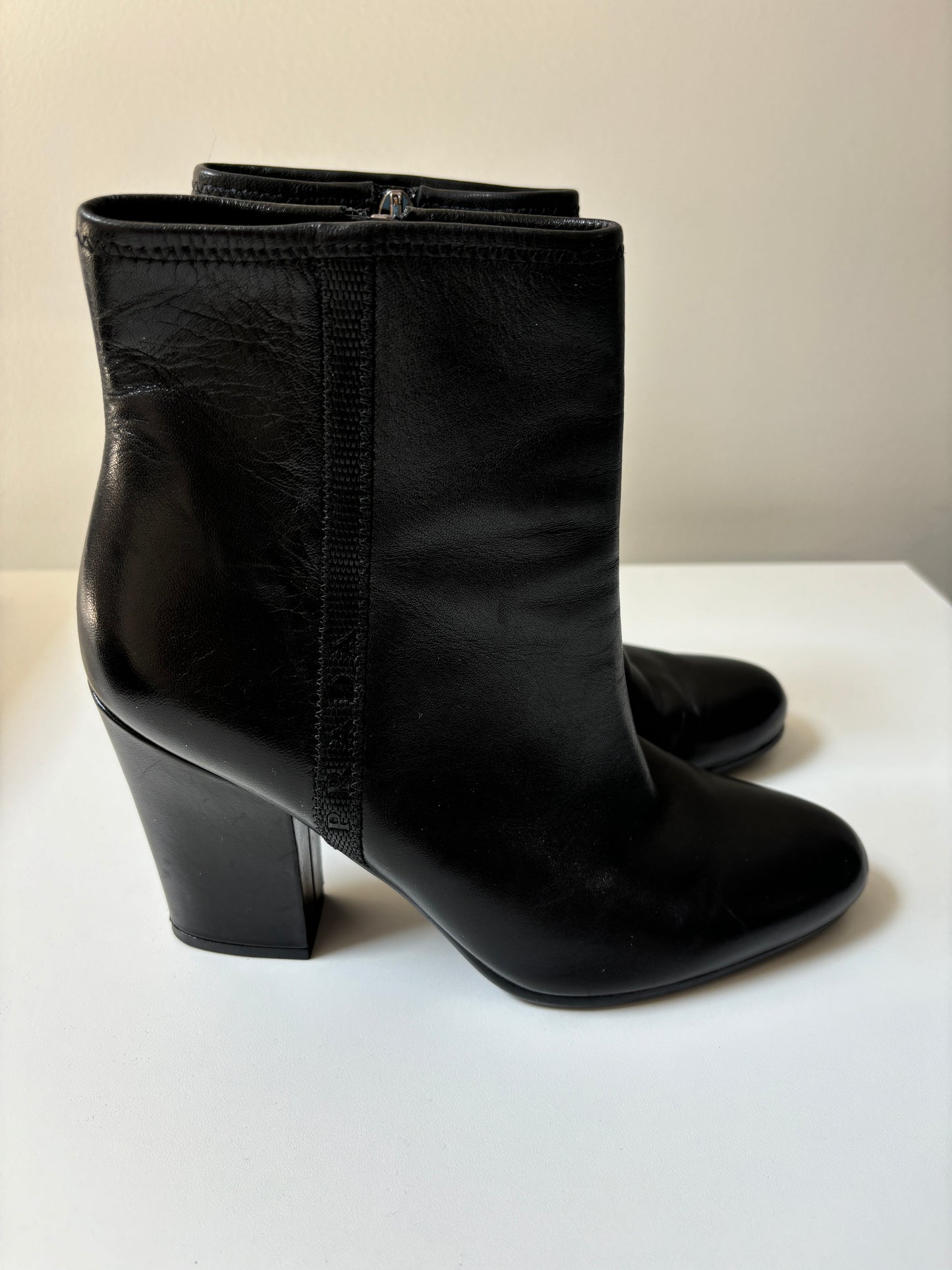 Pre loved PRADA - BLACK LEATHER BOOTS