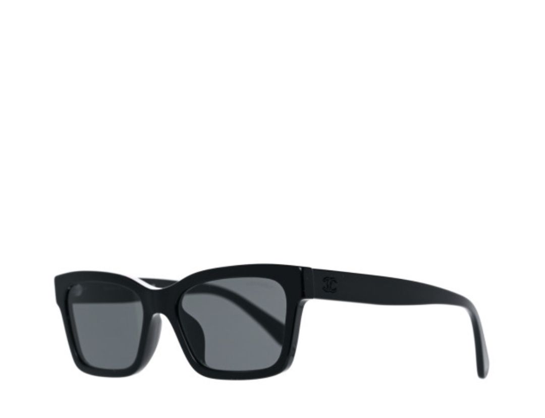CHANEL - square sunglasses with chanel logo on top