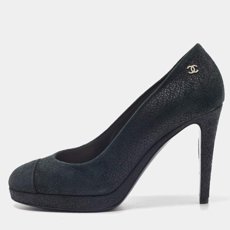 CHANEL black pumps with CC logo