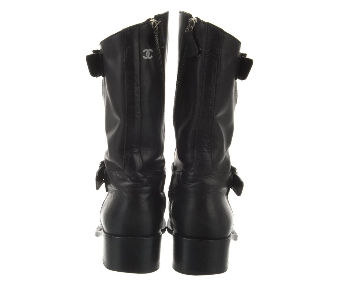 Chanel - Interlocking CC logo leather moto boots