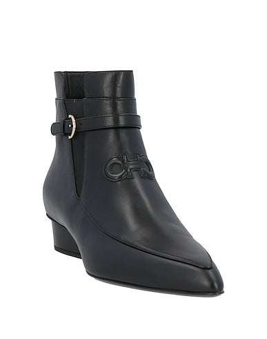 SALVATORE FERRAGAMO nero calf bootie