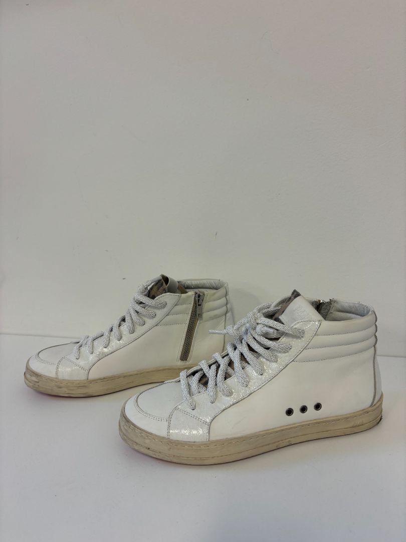 P448 - High Top Sneaker