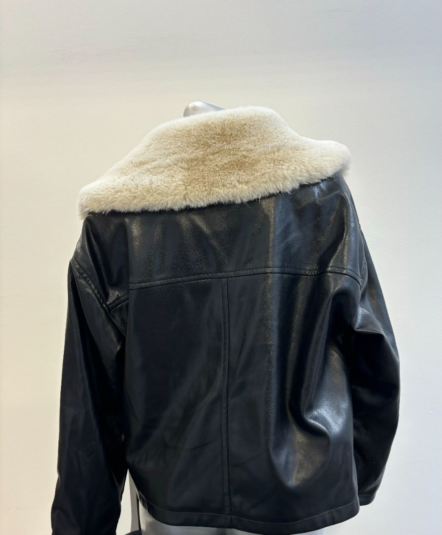 Jakke - Vegan Leather Jacket with Faux Fur Trim