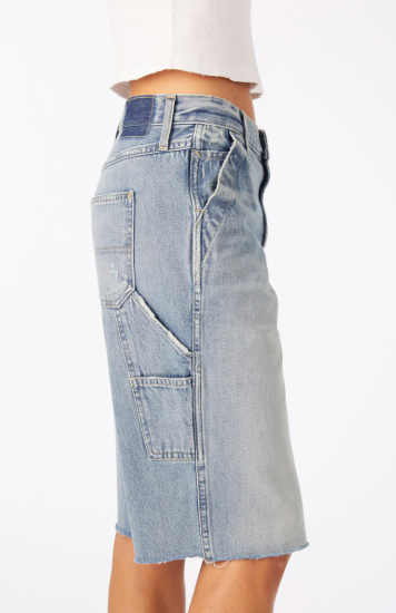 AMO Lucretia Short in Hankering NWT