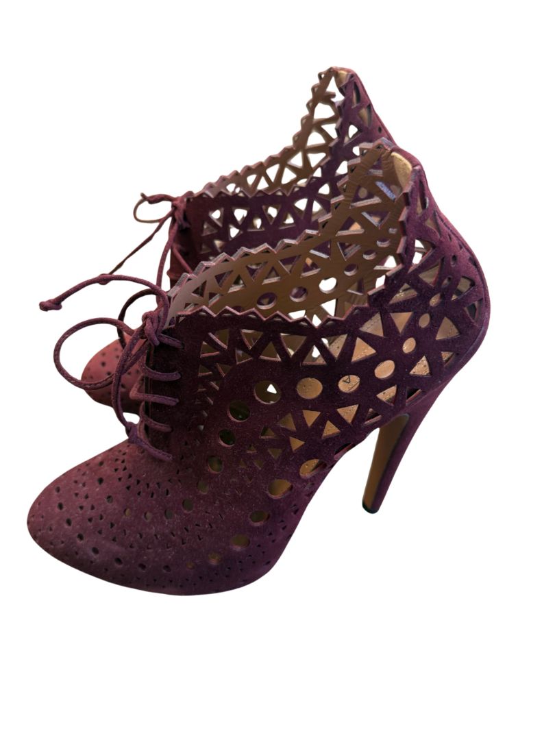 Alaia - Laser-cut lace up booties
