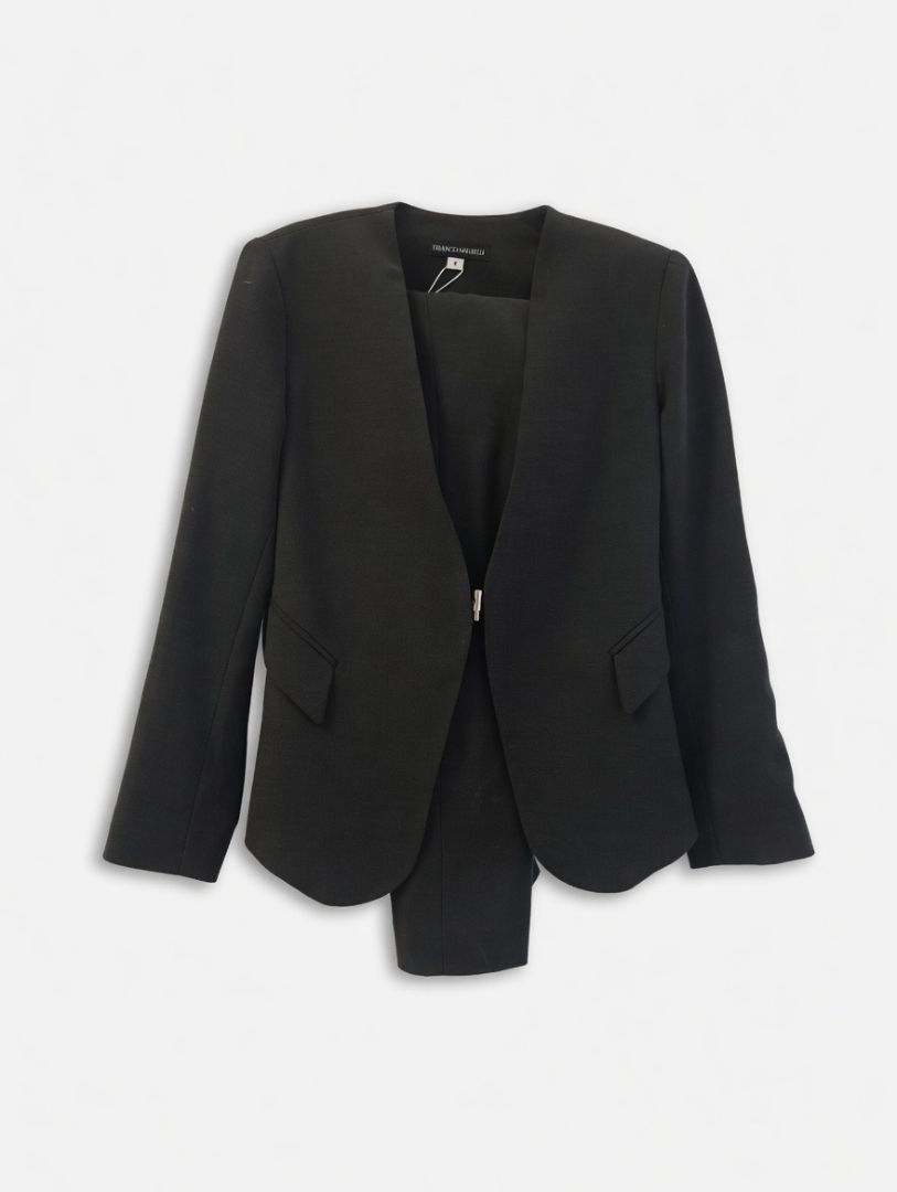 FRANCO MIRABELLI charcoal black pantsuit set. blazer has no lapel, pants have 3 buttons