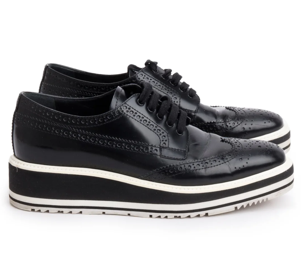 Prada Black Spazzolato Leather Eyelet Trim Laced Oxford Shoes